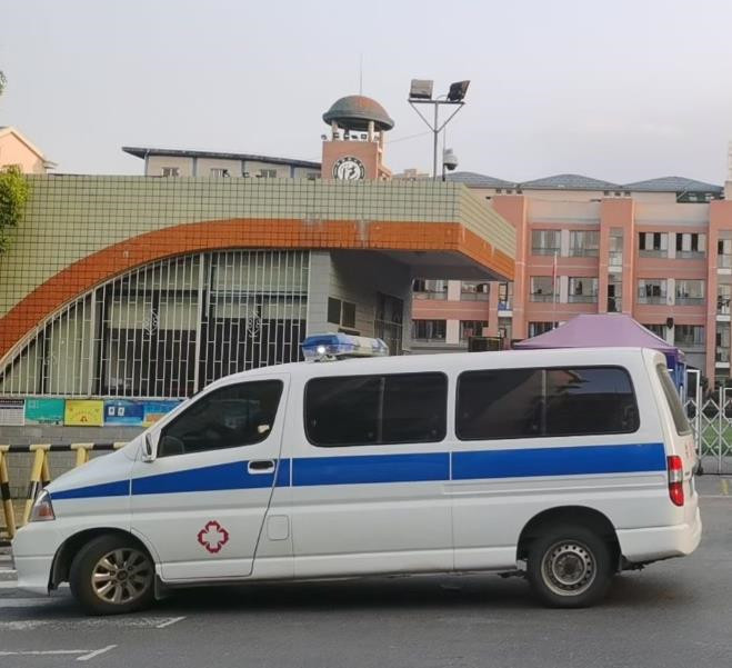 金昌救护车出租护送骨折病人一公里多少钱